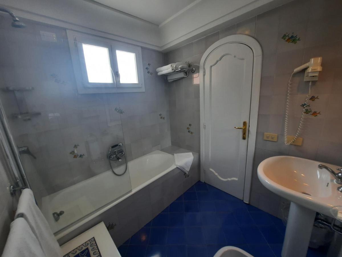 Villa La Tartana Positano Eksteriør billede